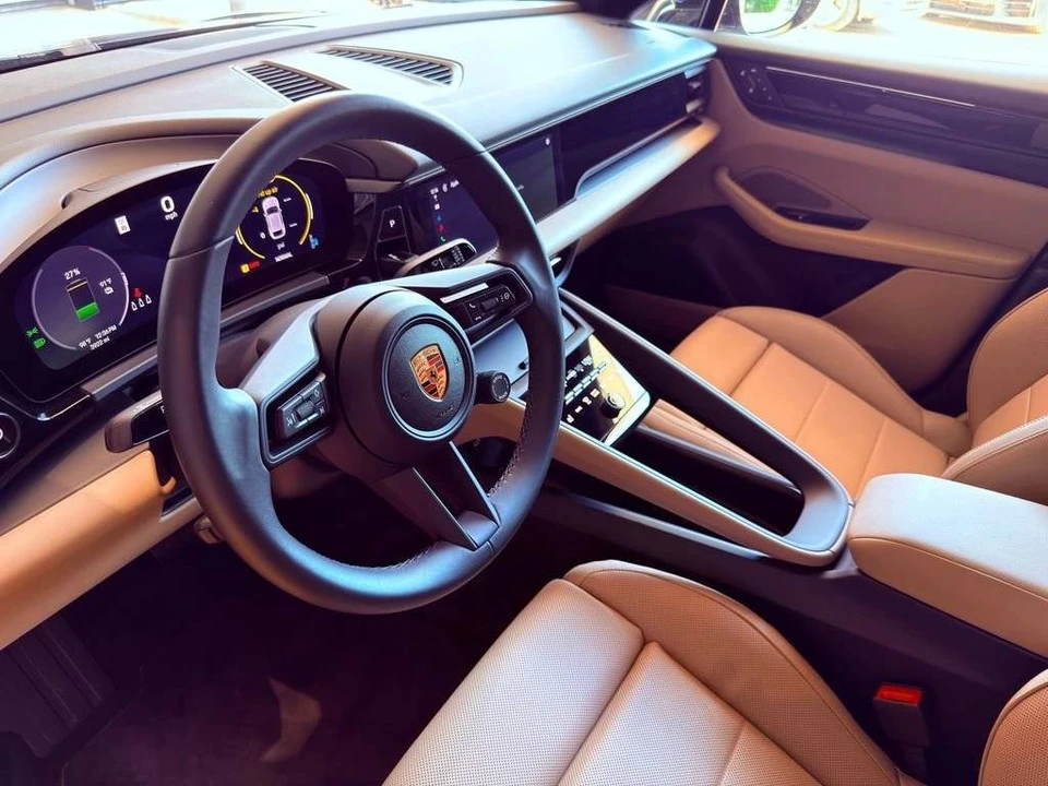 2025 Porsche Macan Electric - Image 4 of 5