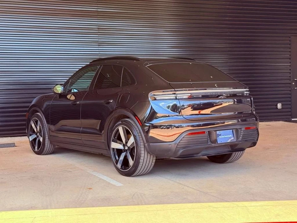 2025 Porsche Macan Electric - Image 3 of 5