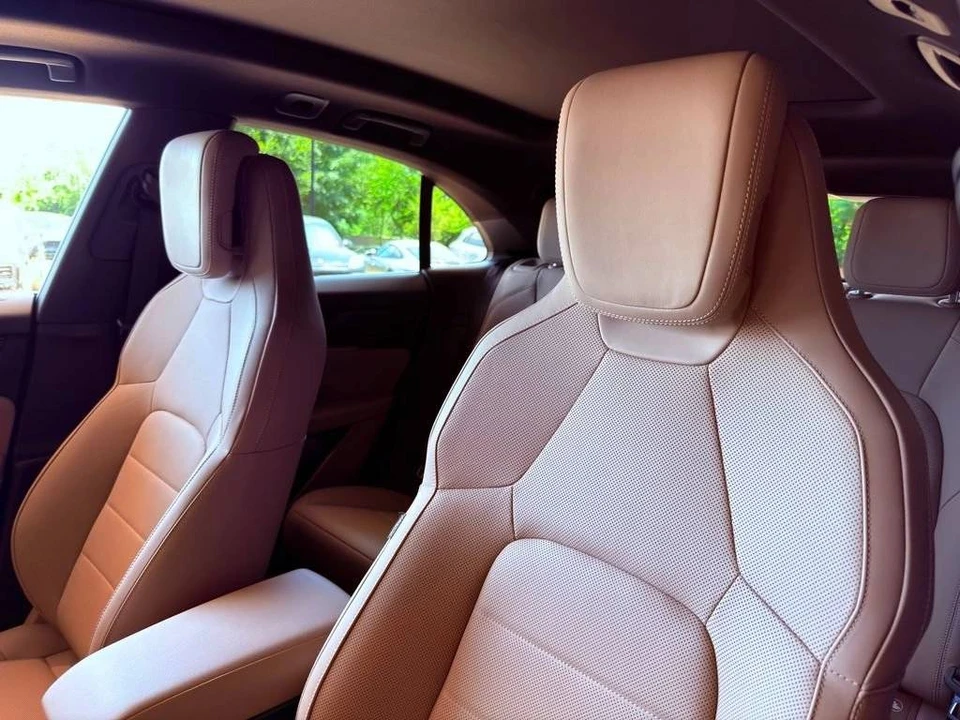 2025 Porsche Macan Electric - Image 5 of 5
