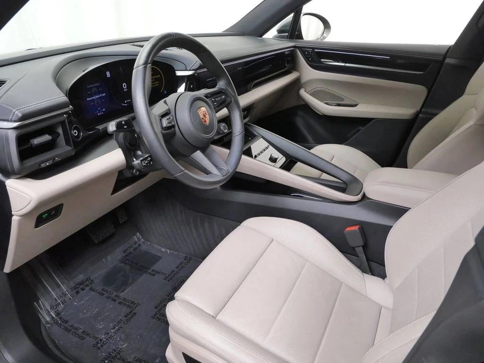 2025 Porsche Macan Electric - Image 4 of 5