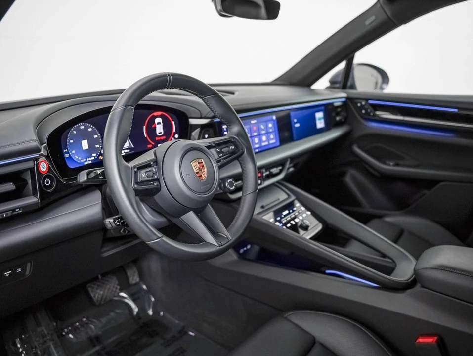 2025 Porsche Macan Electric - Image 4 of 5