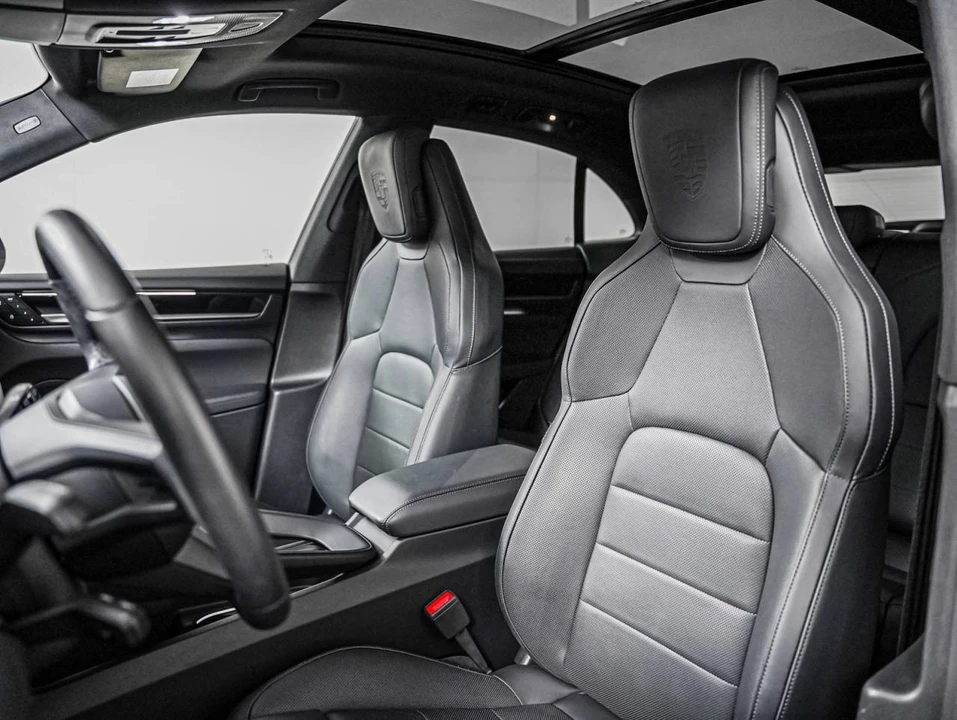 2025 Porsche Macan Electric - Image 5 of 5