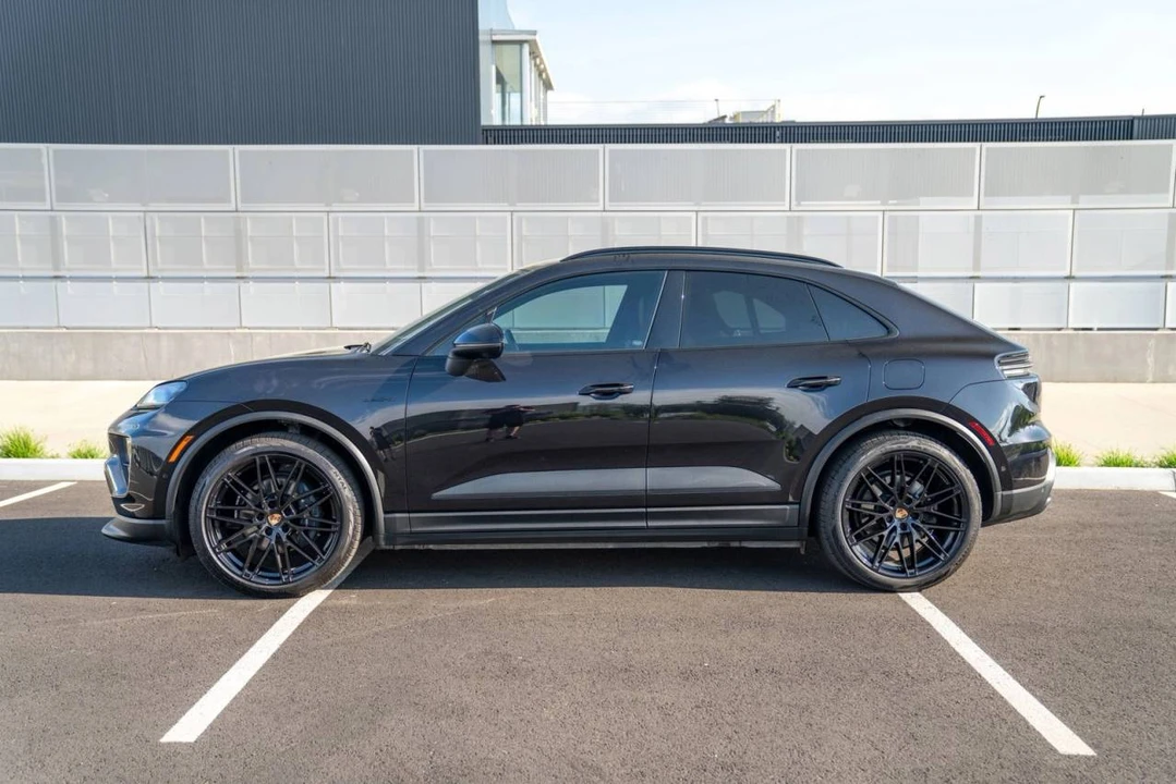 2025 Porsche Macan Electric - Image 2 of 5