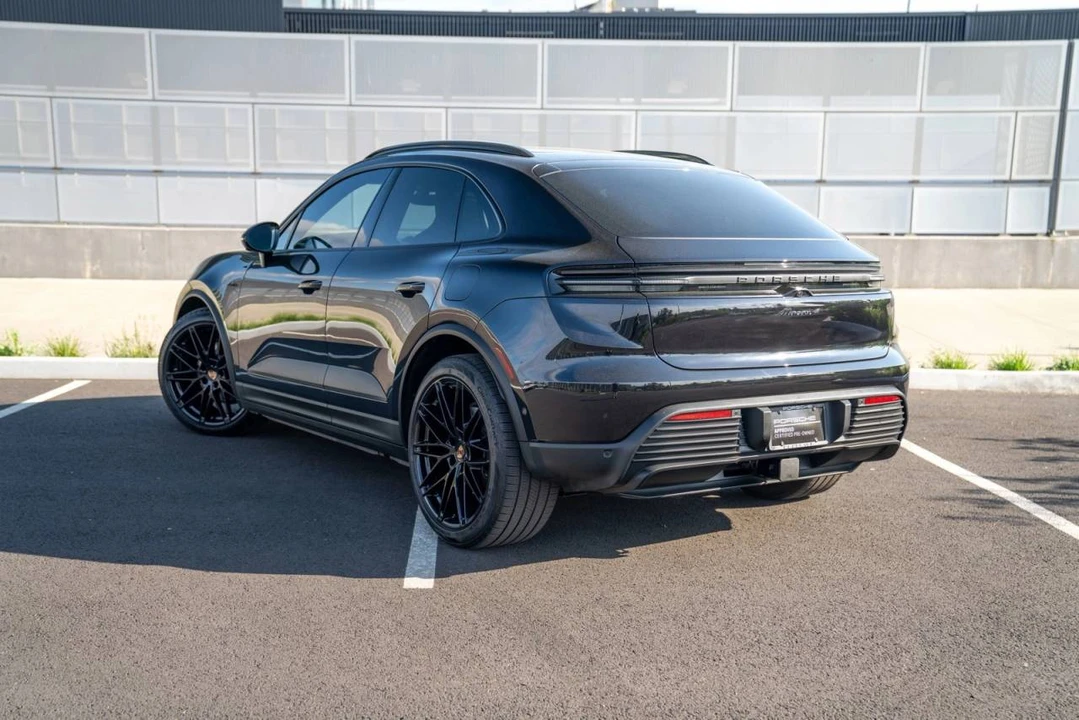 2025 Porsche Macan Electric - Image 3 of 5