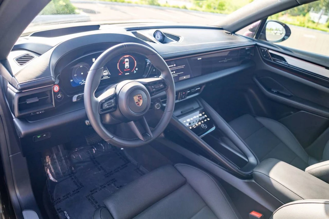 2025 Porsche Macan Electric - Image 4 of 5