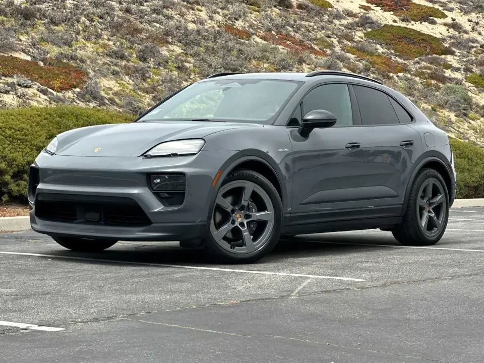 2025 Porsche Macan Electric - Image 12 of 13
