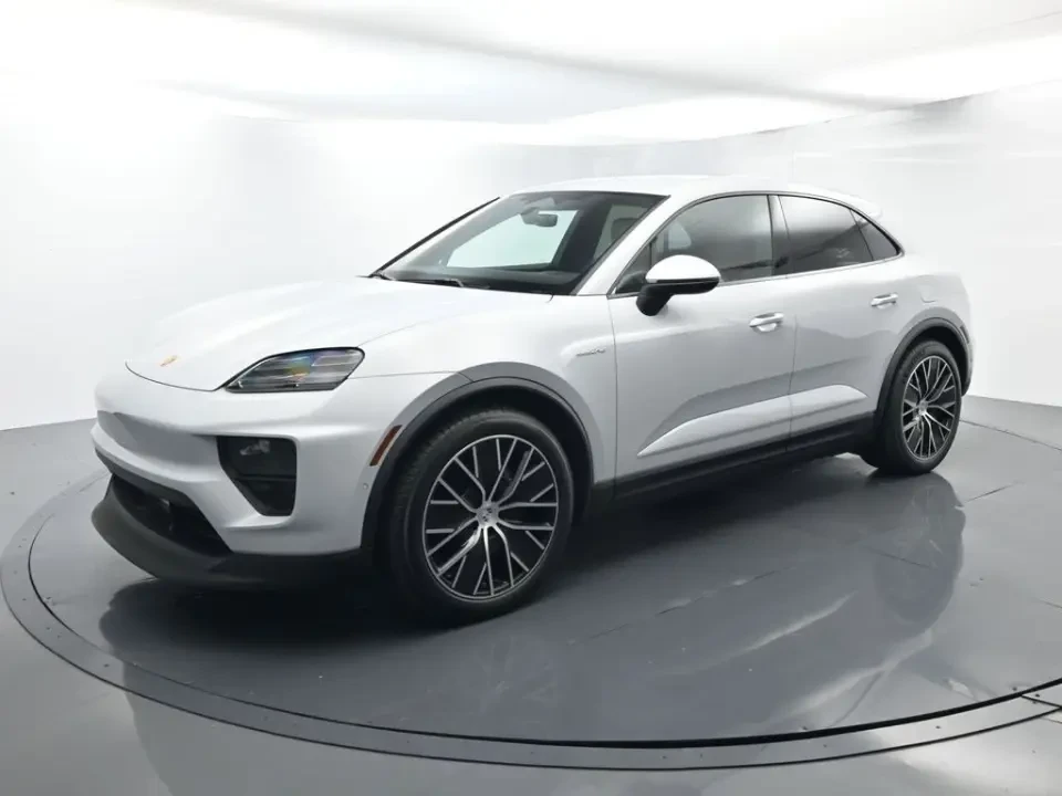 2025 Porsche Macan Electric - Image 11 of 13