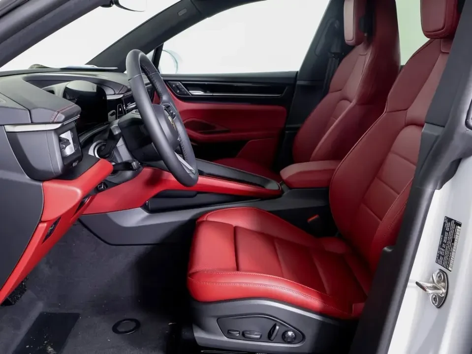 2025 Porsche Macan Electric - Image 7 of 13