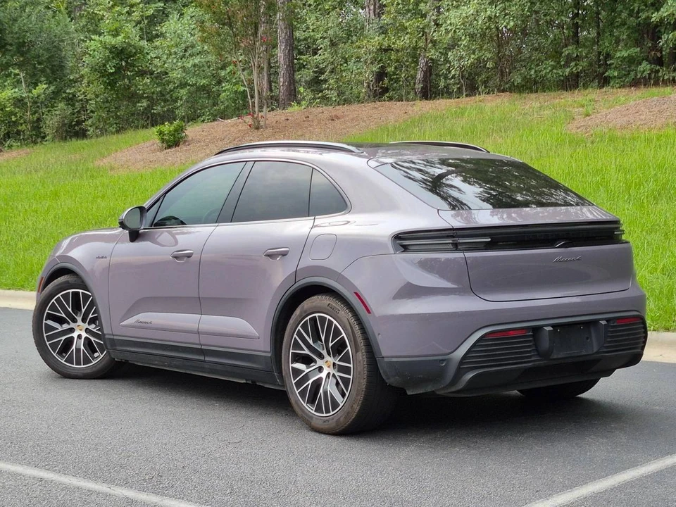 2025 Porsche Macan Electric - Image 3 of 4