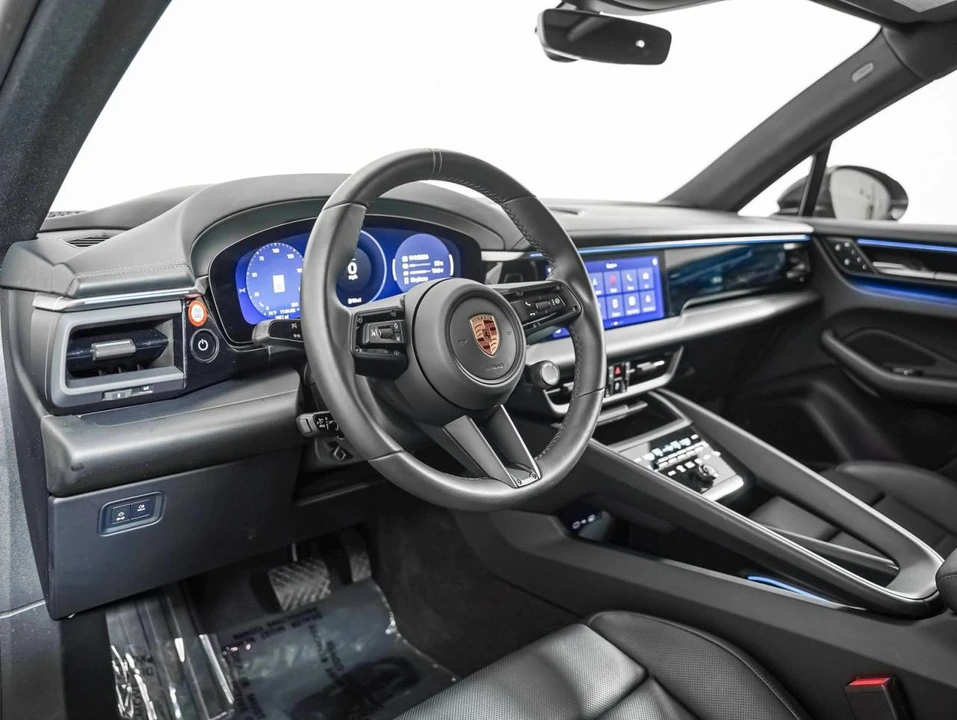 2025 Porsche Macan Electric - Image 4 of 4
