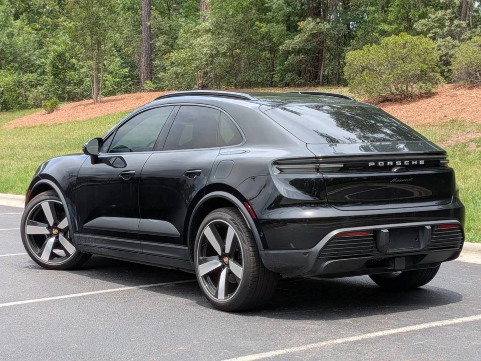 2025 Porsche Macan Electric - Image 3 of 5