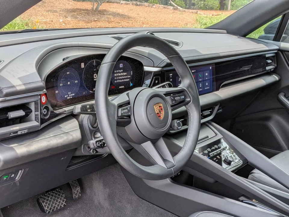 2025 Porsche Macan Electric - Image 4 of 5