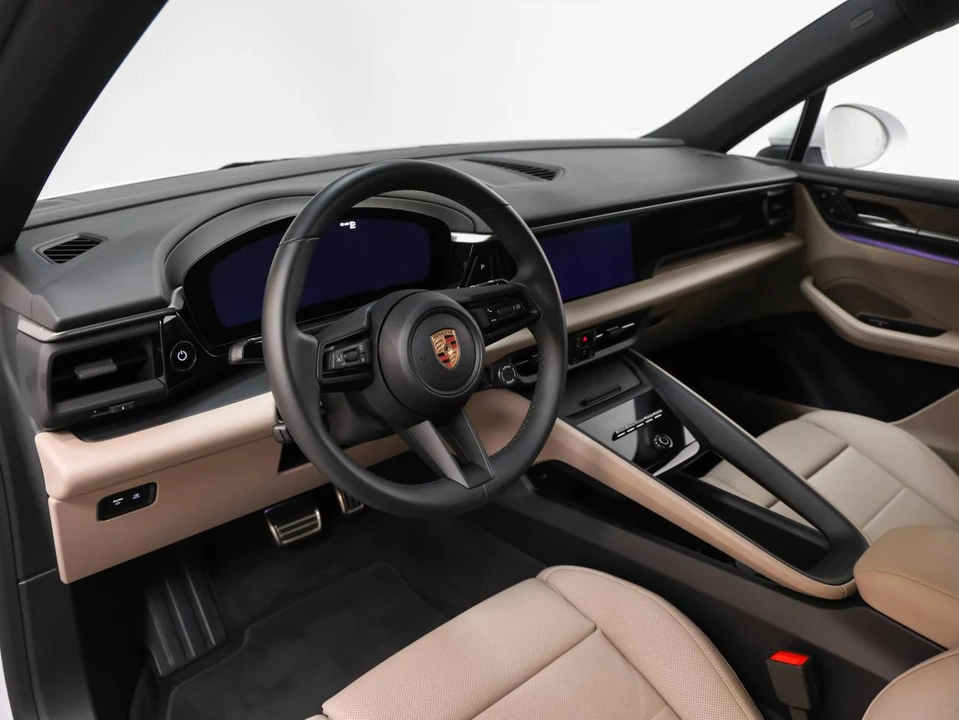 2025 Porsche Macan Electric - Image 4 of 5