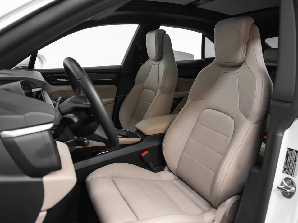 2025 Porsche Macan Electric - Image 5 of 5