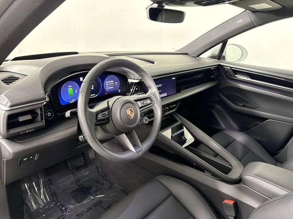 2025 Porsche Macan Electric - Image 4 of 4