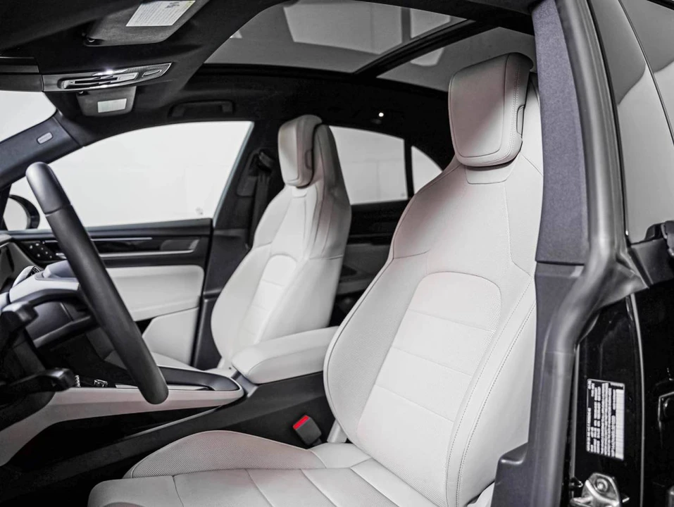 2025 Porsche Macan Electric - Image 5 of 5