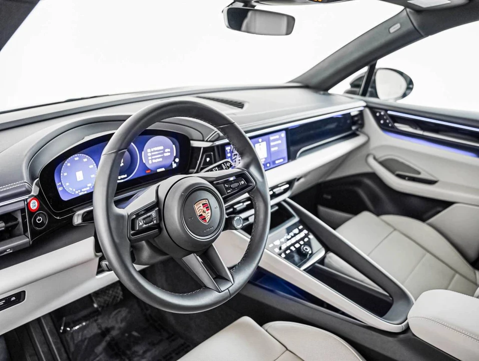 2025 Porsche Macan Electric - Image 4 of 5