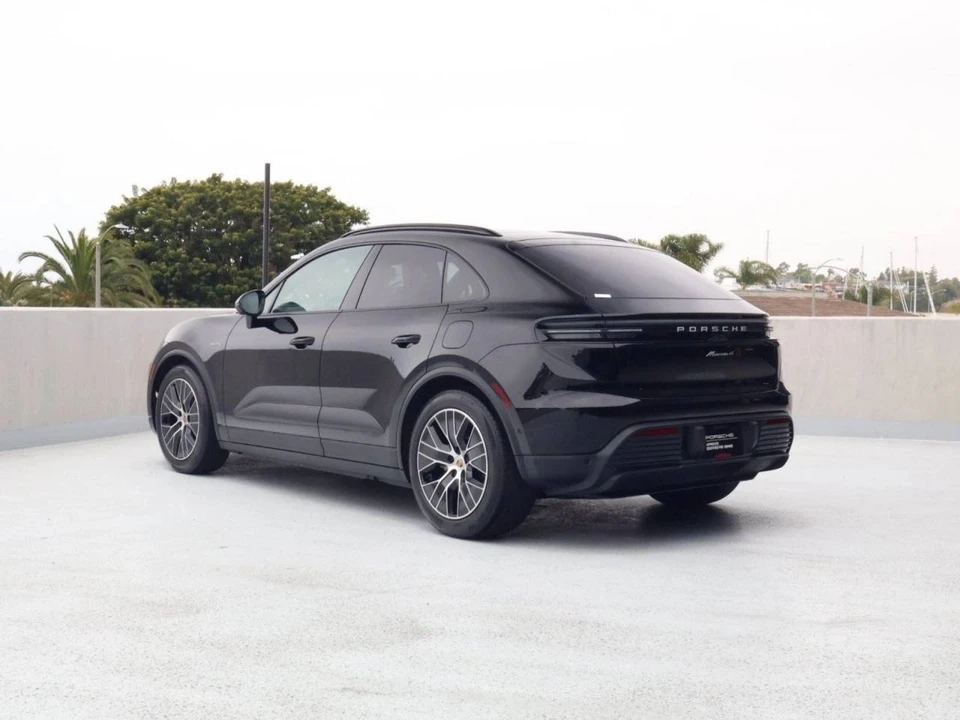 2025 Porsche Macan Electric - Image 3 of 5