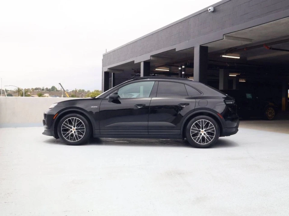 2025 Porsche Macan Electric - Image 2 of 5