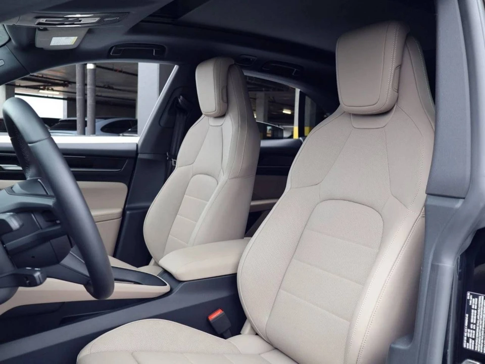 2025 Porsche Macan Electric - Image 5 of 5