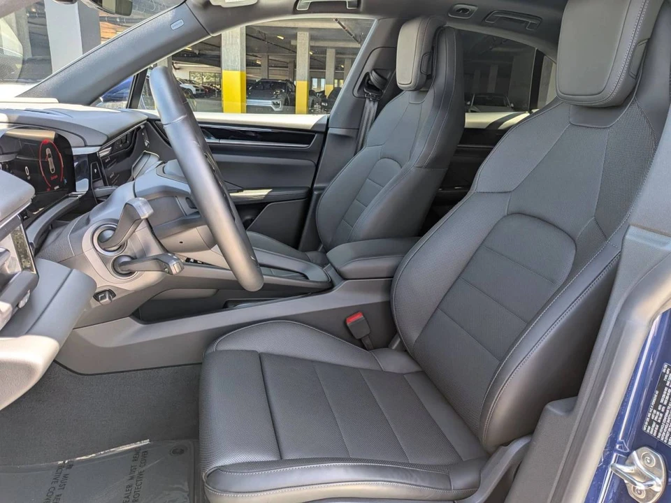 2025 Porsche Macan Electric - Image 5 of 5