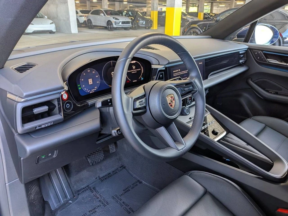 2025 Porsche Macan Electric - Image 4 of 5