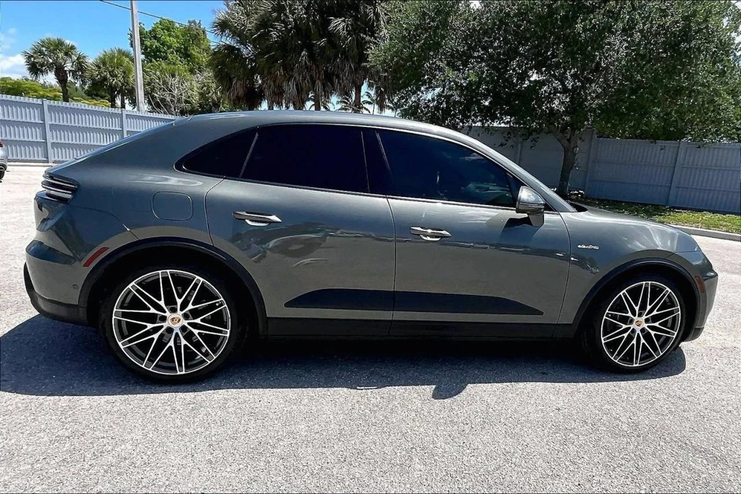 2025 Porsche Macan Electric - Image 4 of 4