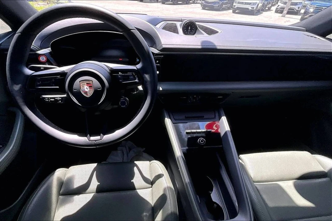 2025 Porsche Macan Electric - Image 3 of 4