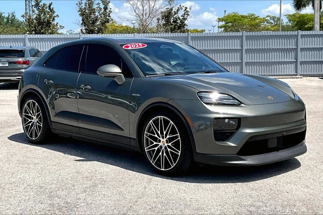 2025 Porsche Macan Electric - Image 2 of 4