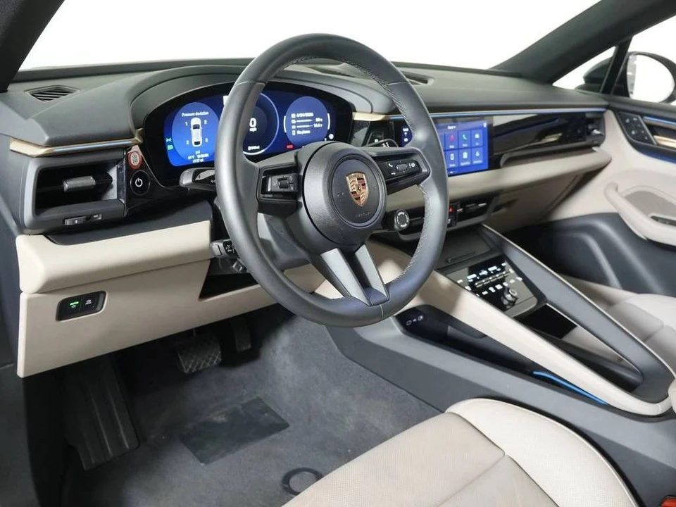 2025 Porsche Macan Electric - Image 4 of 5