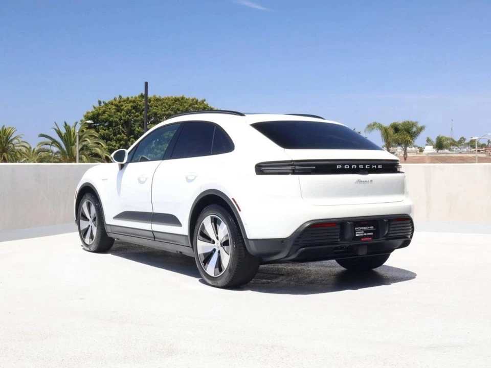 2025 Porsche Macan Electric - Image 3 of 5