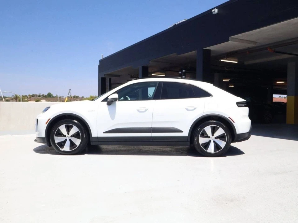 2025 Porsche Macan Electric - Image 2 of 5