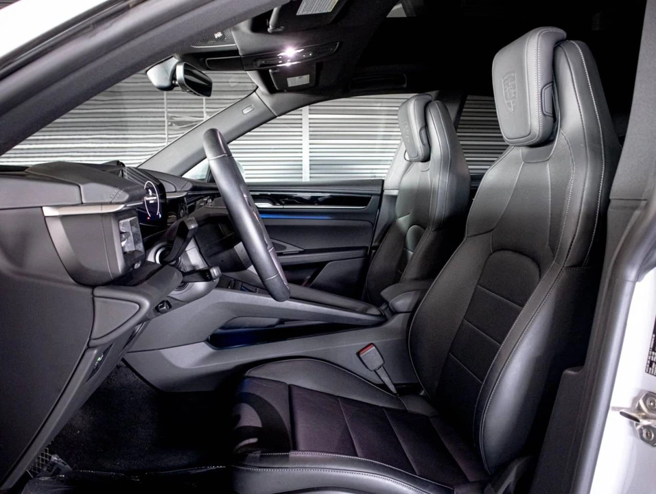 2025 Porsche Macan Electric - Image 5 of 5