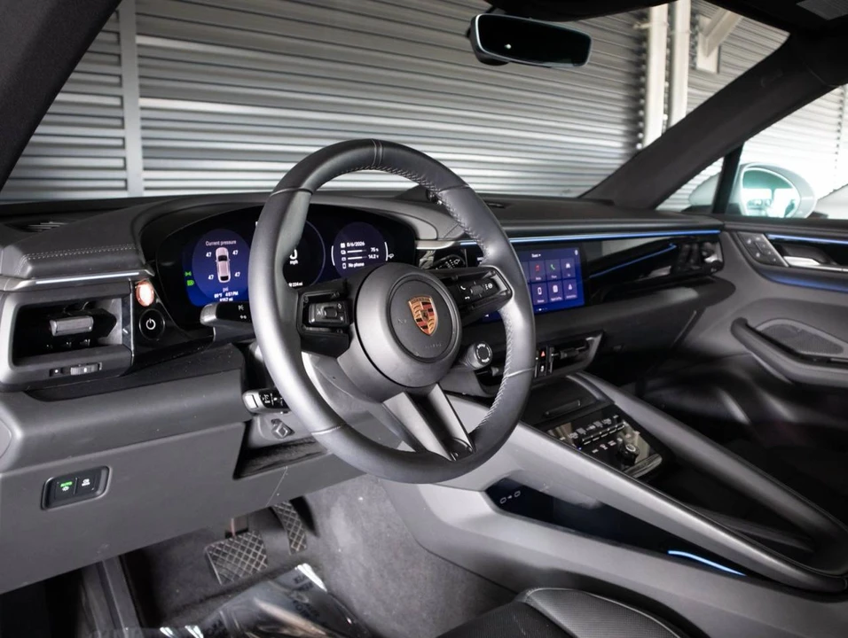 2025 Porsche Macan Electric - Image 4 of 5