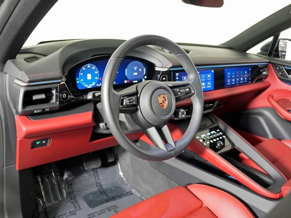 2025 Porsche Macan Electric - Image 4 of 5