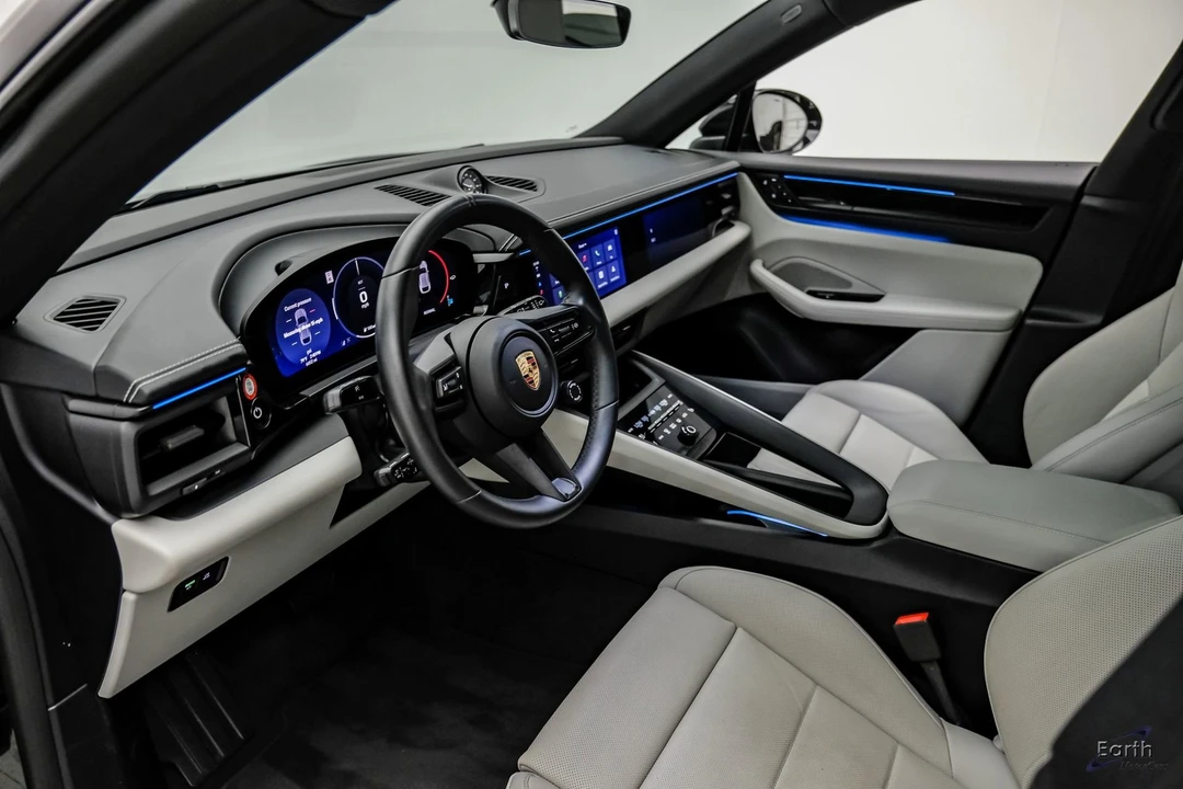 2025 Porsche Macan Electric - Image 2 of 31