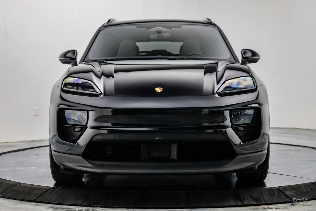 2025 Porsche Macan Electric - Image 28 of 31