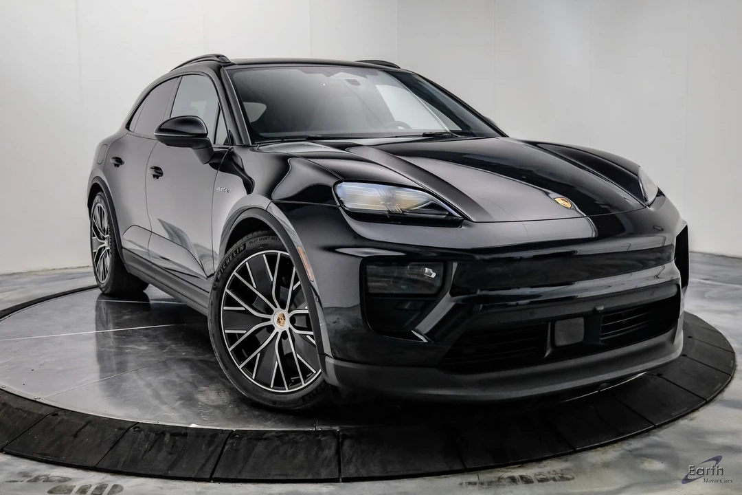2025 Porsche Macan Electric - Image 24 of 31
