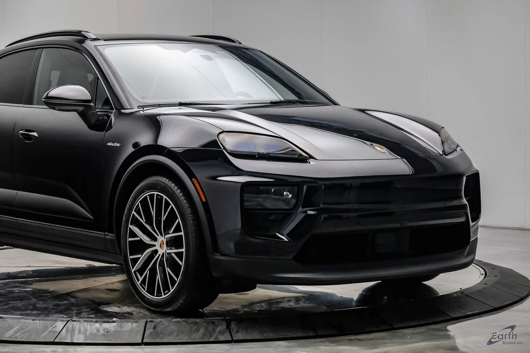 2025 Porsche Macan Electric - Image 26 of 31