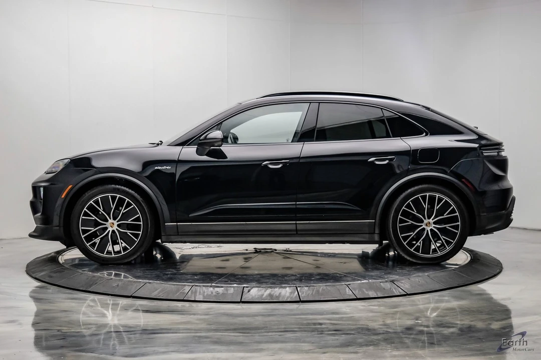 2025 Porsche Macan Electric - Image 6 of 31