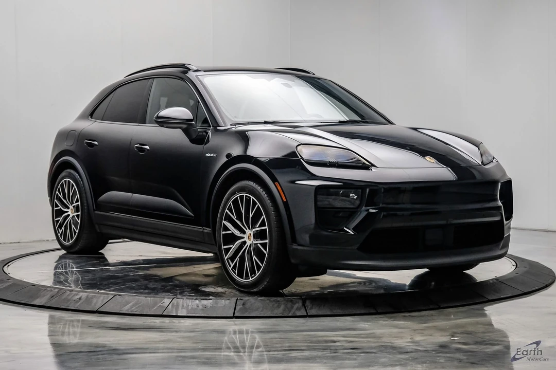 2025 Porsche Macan Electric - Image 22 of 31