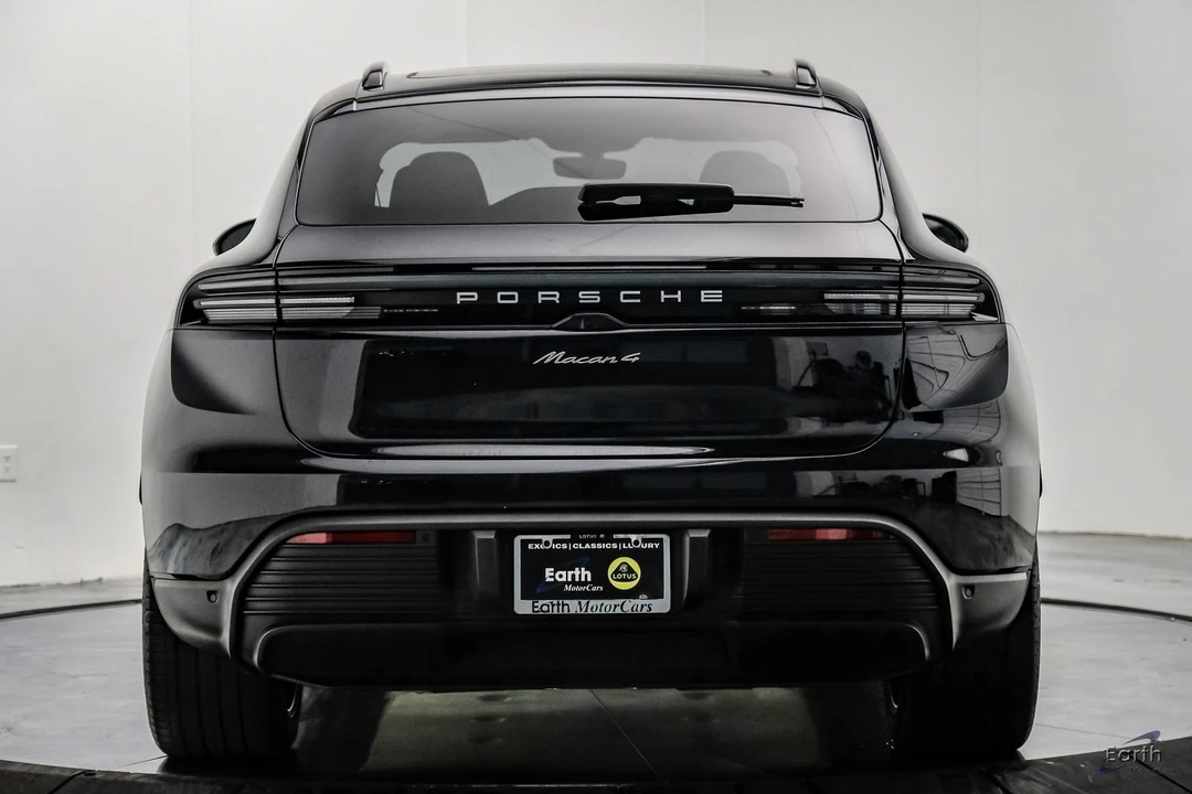 2025 Porsche Macan Electric - Image 11 of 31
