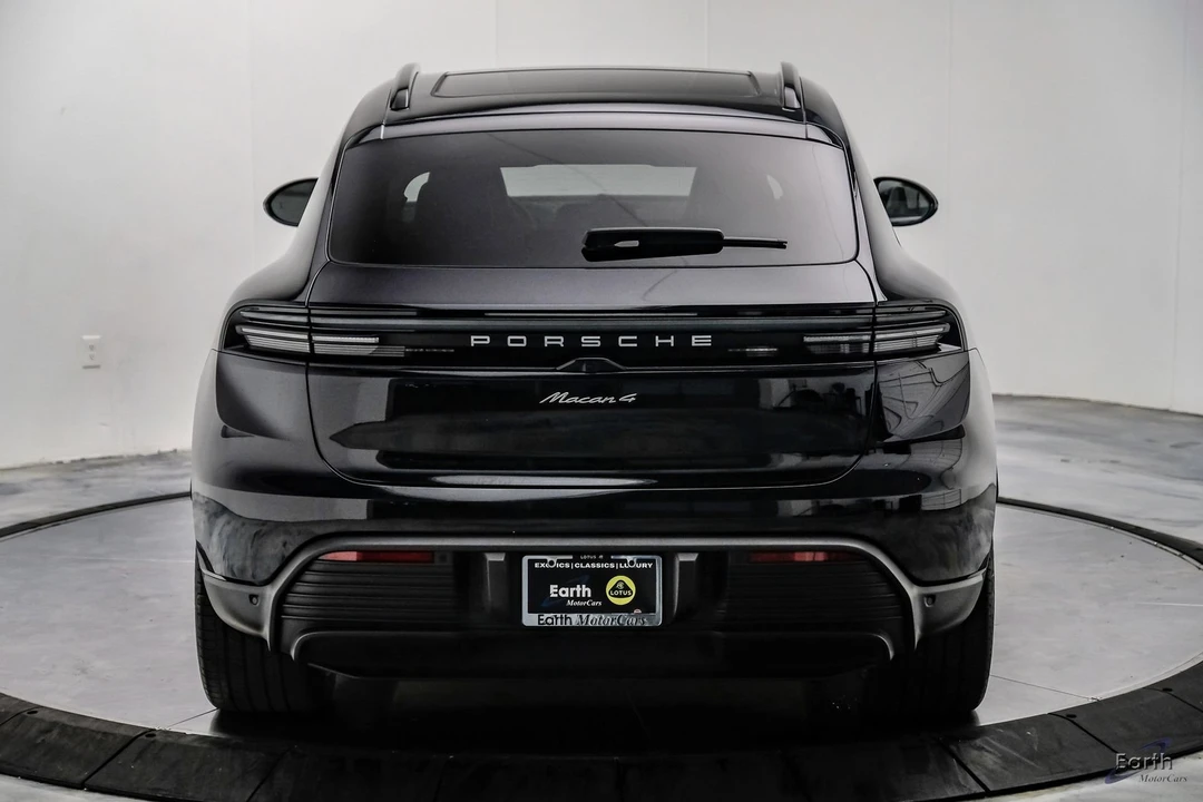 2025 Porsche Macan Electric - Image 12 of 31