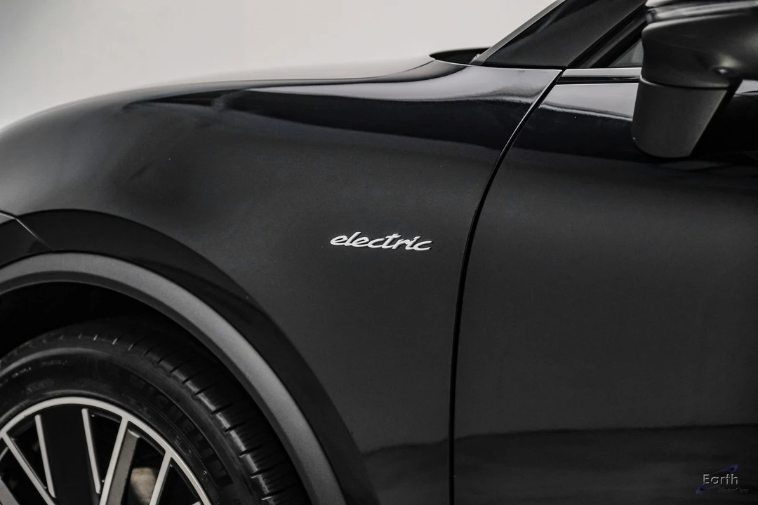 2025 Porsche Macan Electric - Image 31 of 31