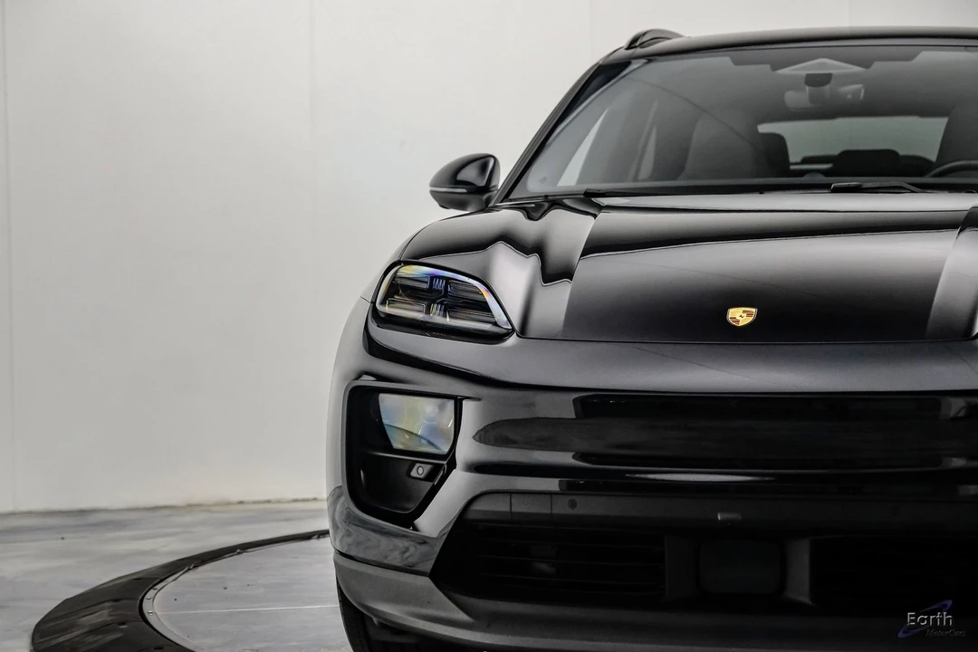 2025 Porsche Macan Electric - Image 29 of 31