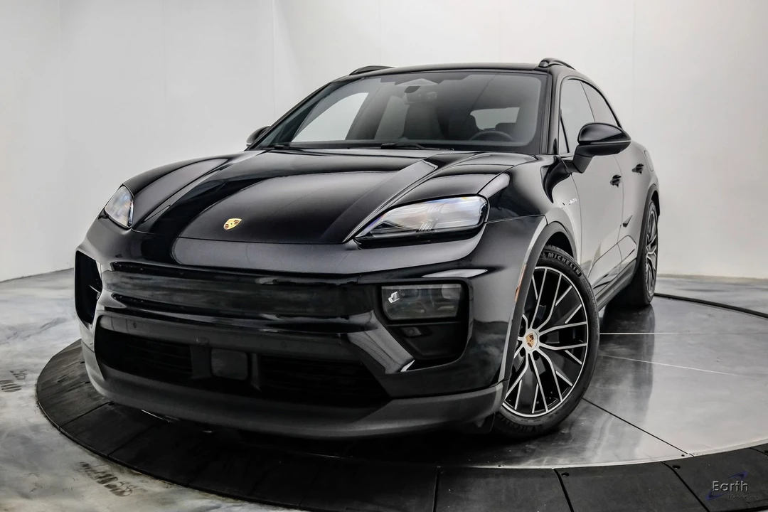 2025 Porsche Macan Electric - Image 4 of 31