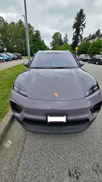 2025 Porsche Macan 4S EV