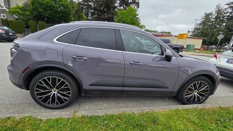 2025 Porsche Macan Electric - Image 3 of 6