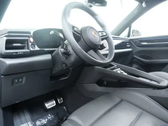 2025 Porsche Macan Electric - Image 4 of 6