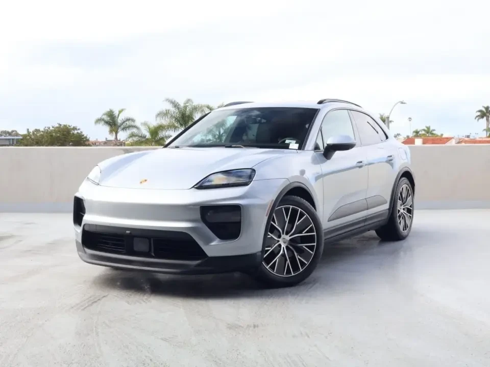 2025 Porsche Macan Electric - Image 5 of 6